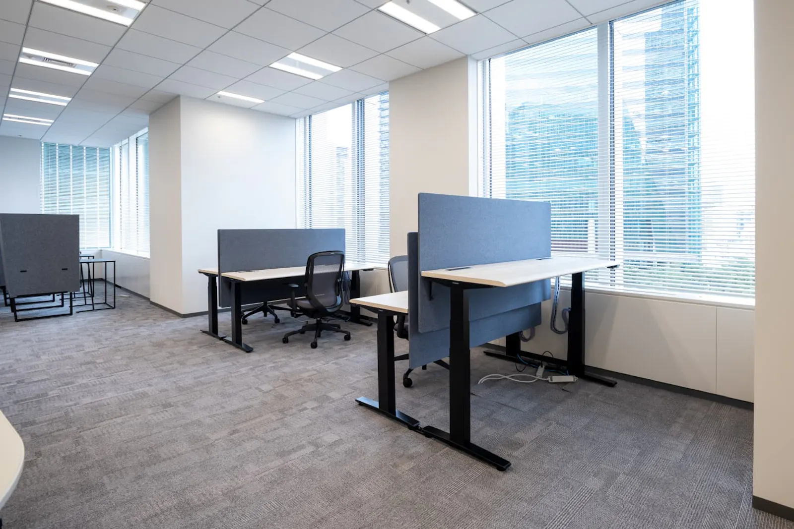 Sit-stand desks