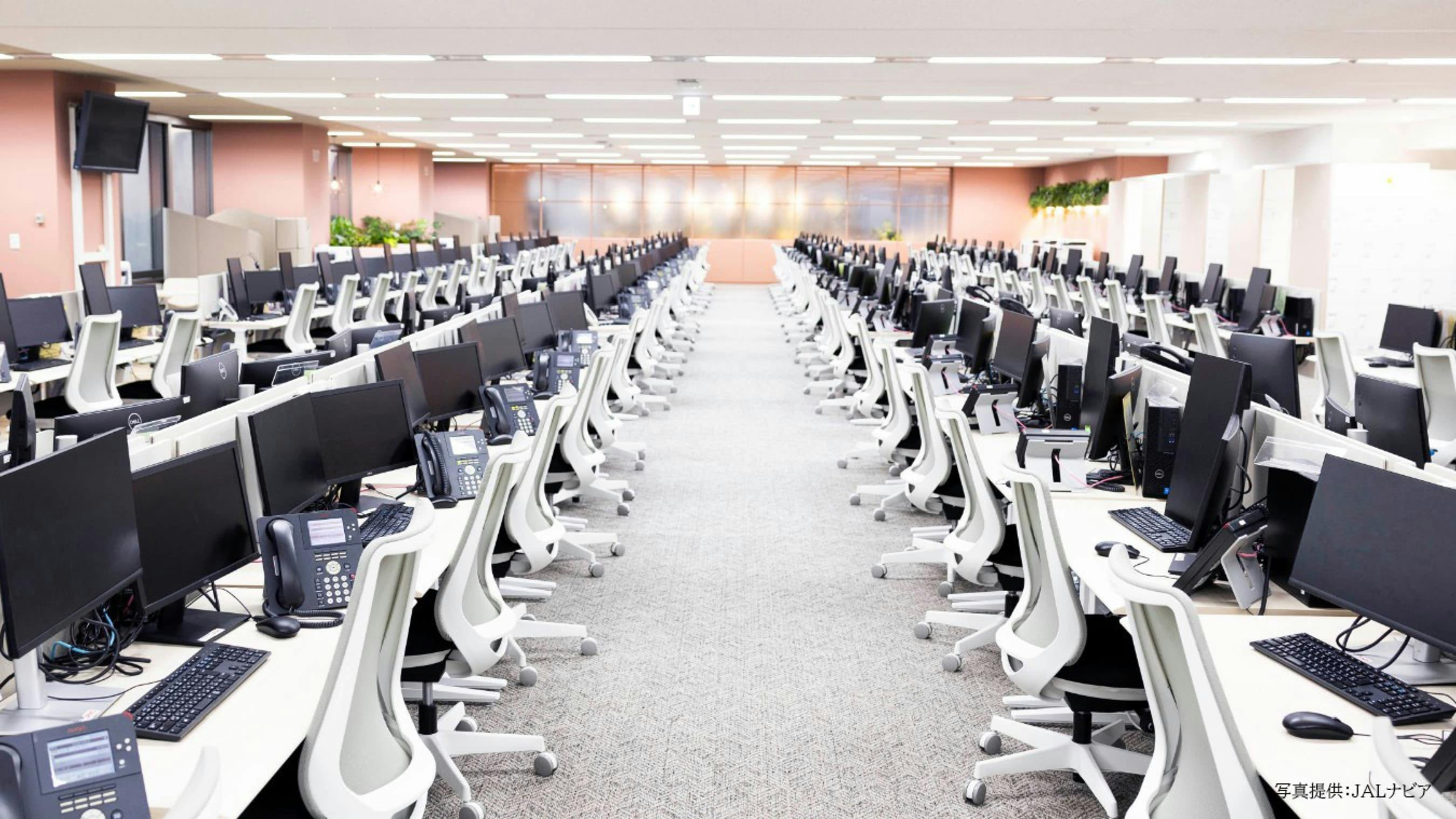 <em>18F執務エリア（受電部門）</em>  株式会社JALナビア 様