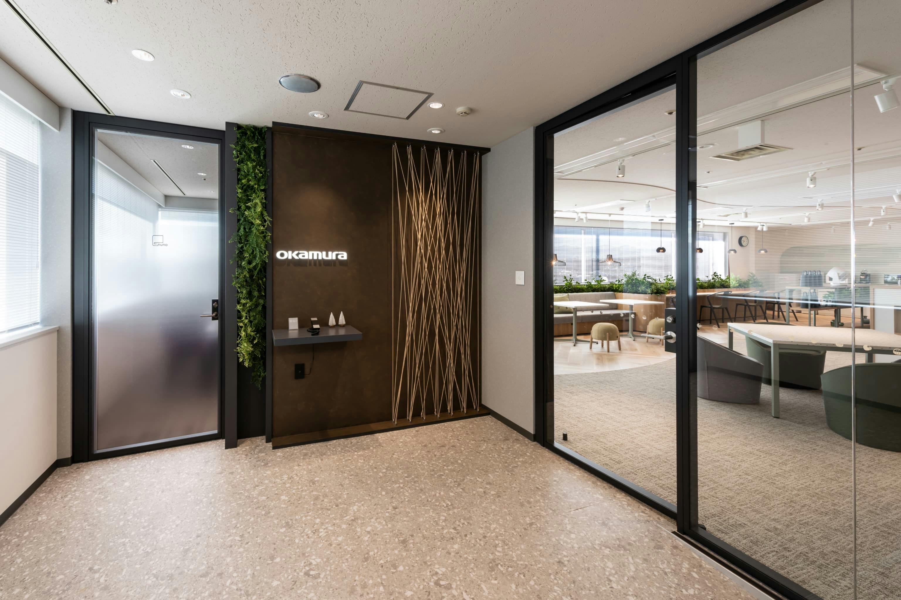 <em>エントランス</em>  株式会社オカムラ 群馬ラボオフィス『つむぐLABO』