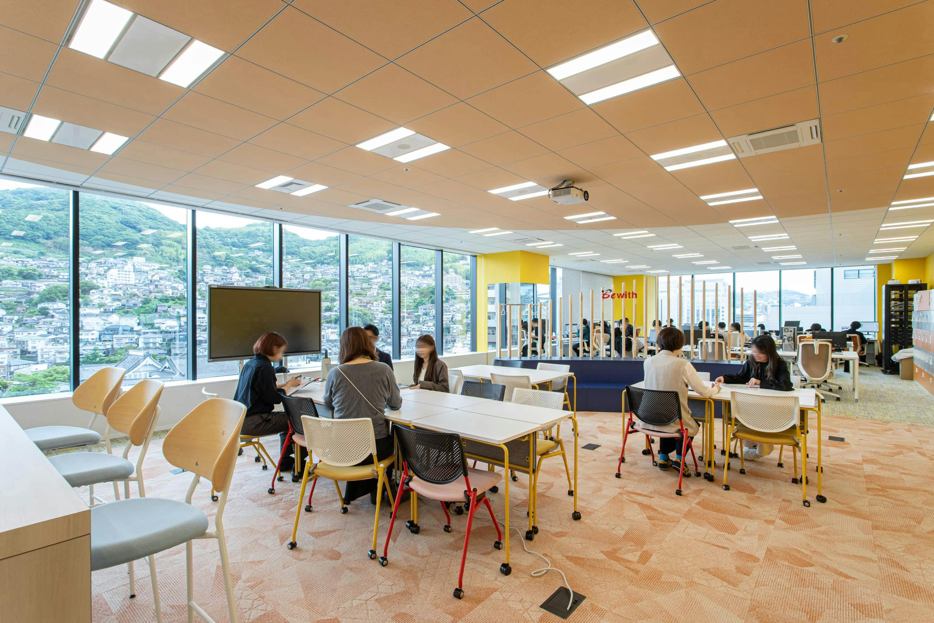 <em>共創エリア</em>  ビーウィズ株式会社 様