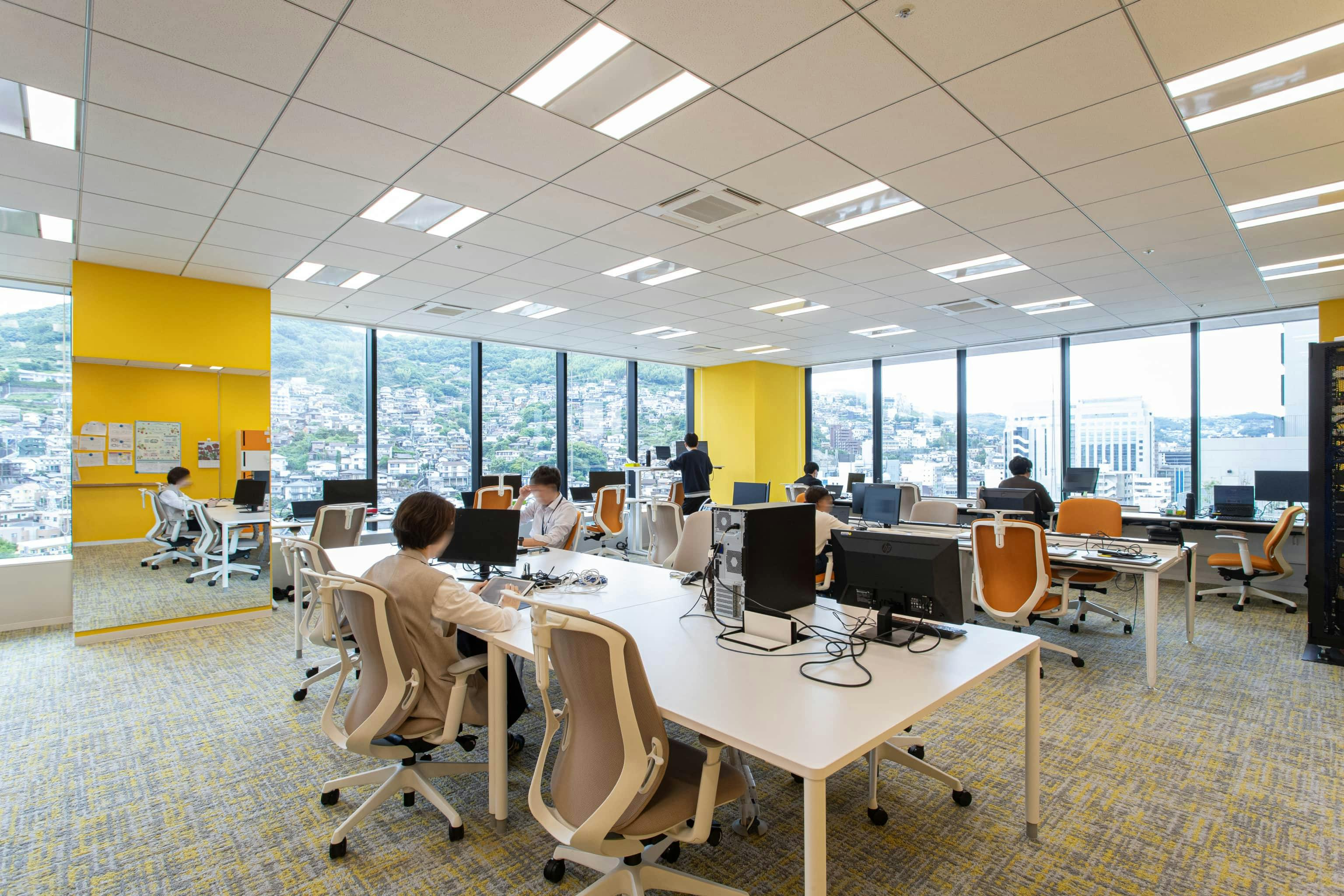 <em>執務エリア</em>  ビーウィズ株式会社 様