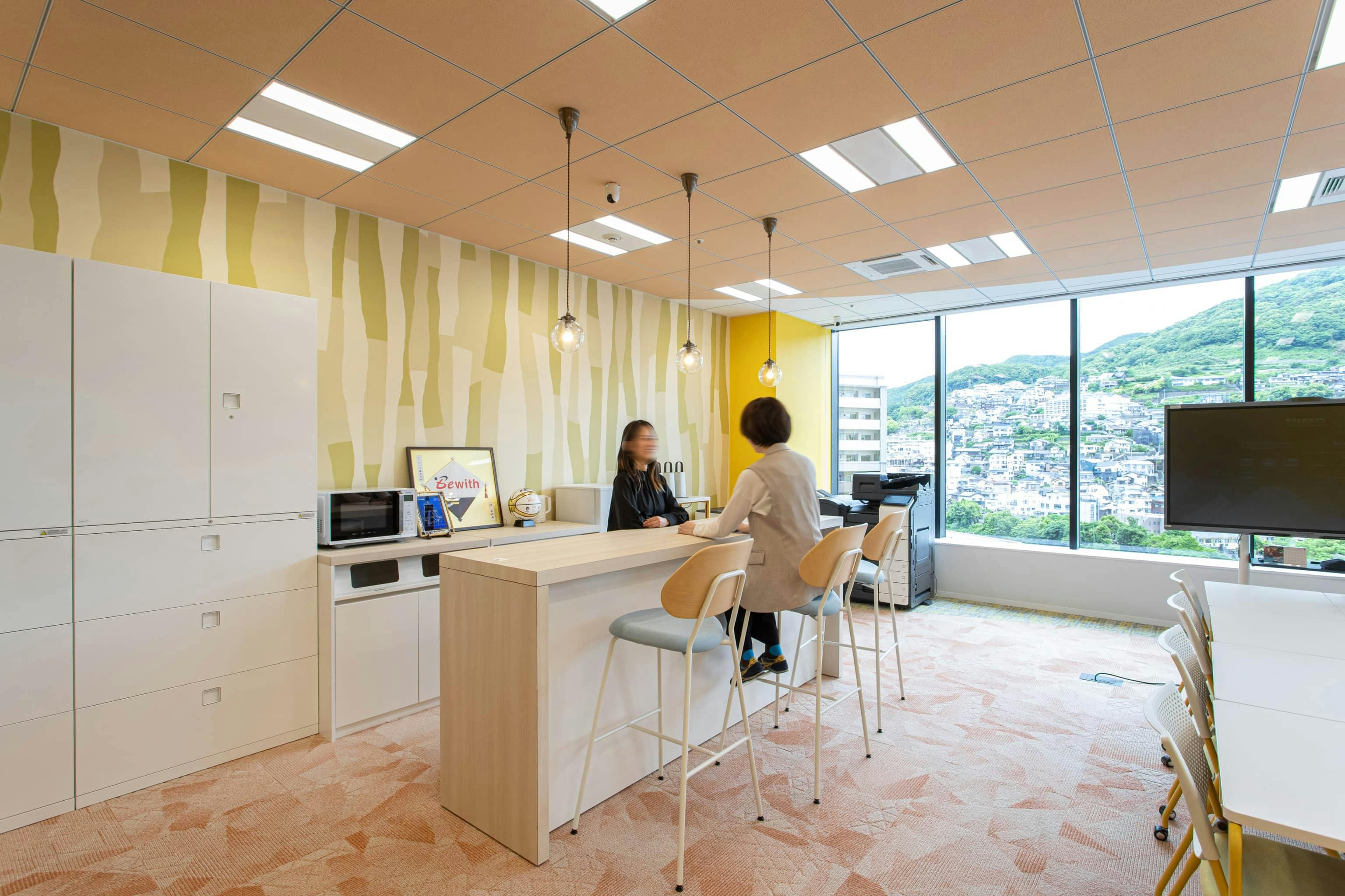 <em>カフェスペース</em>  ビーウィズ株式会社 様