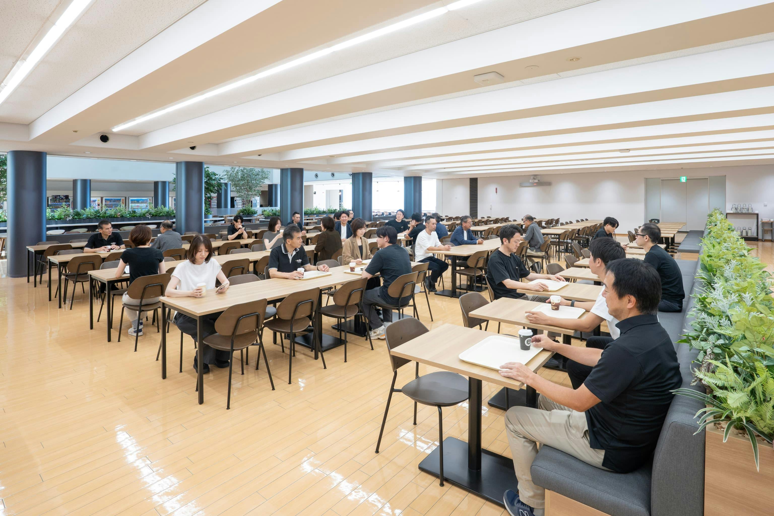 <em>5階食堂</em>  株式会社村田製作所 様