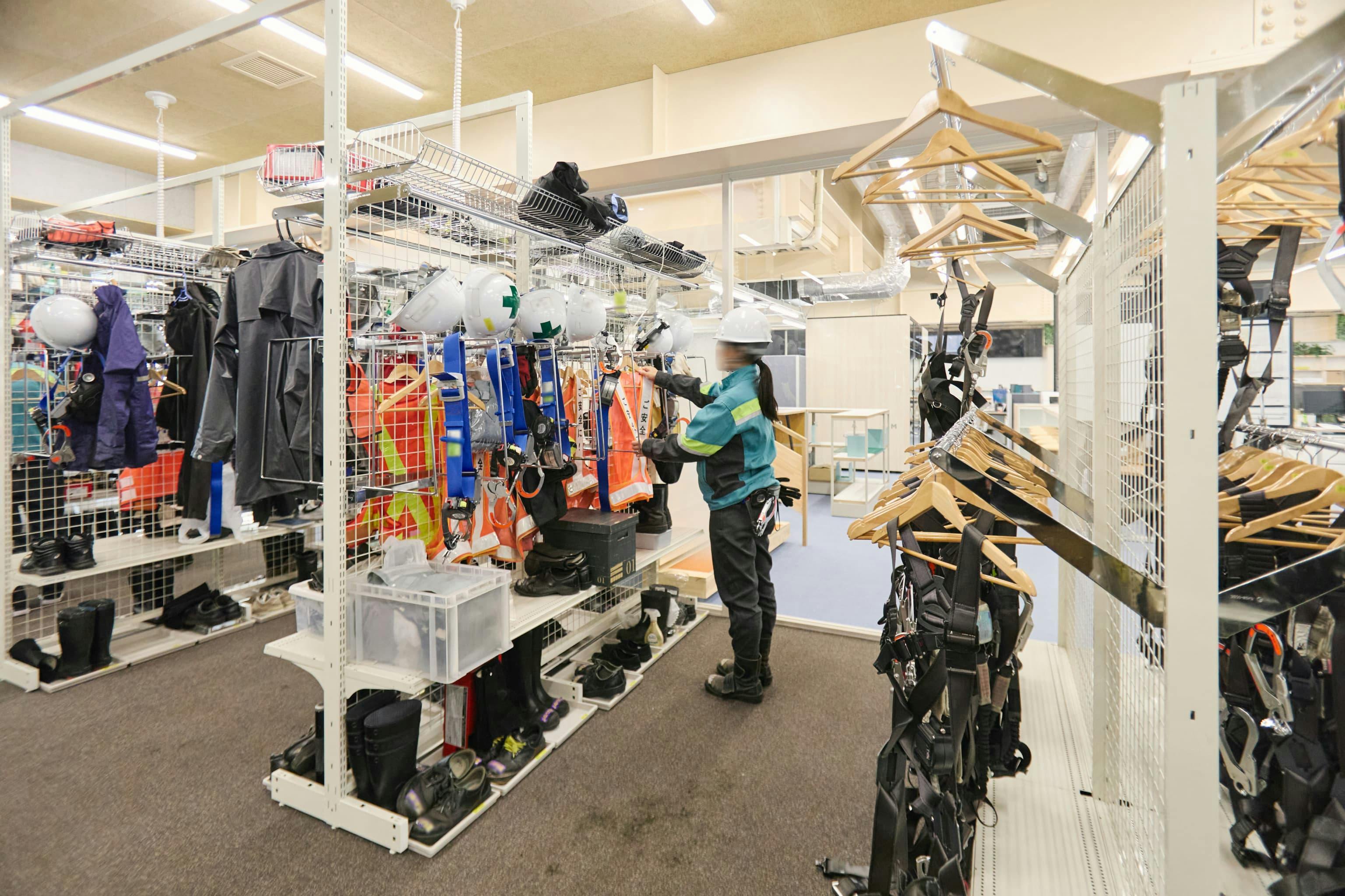 <em>1F装具置場(オフィス棟)</em> 今治造船株式会社 様