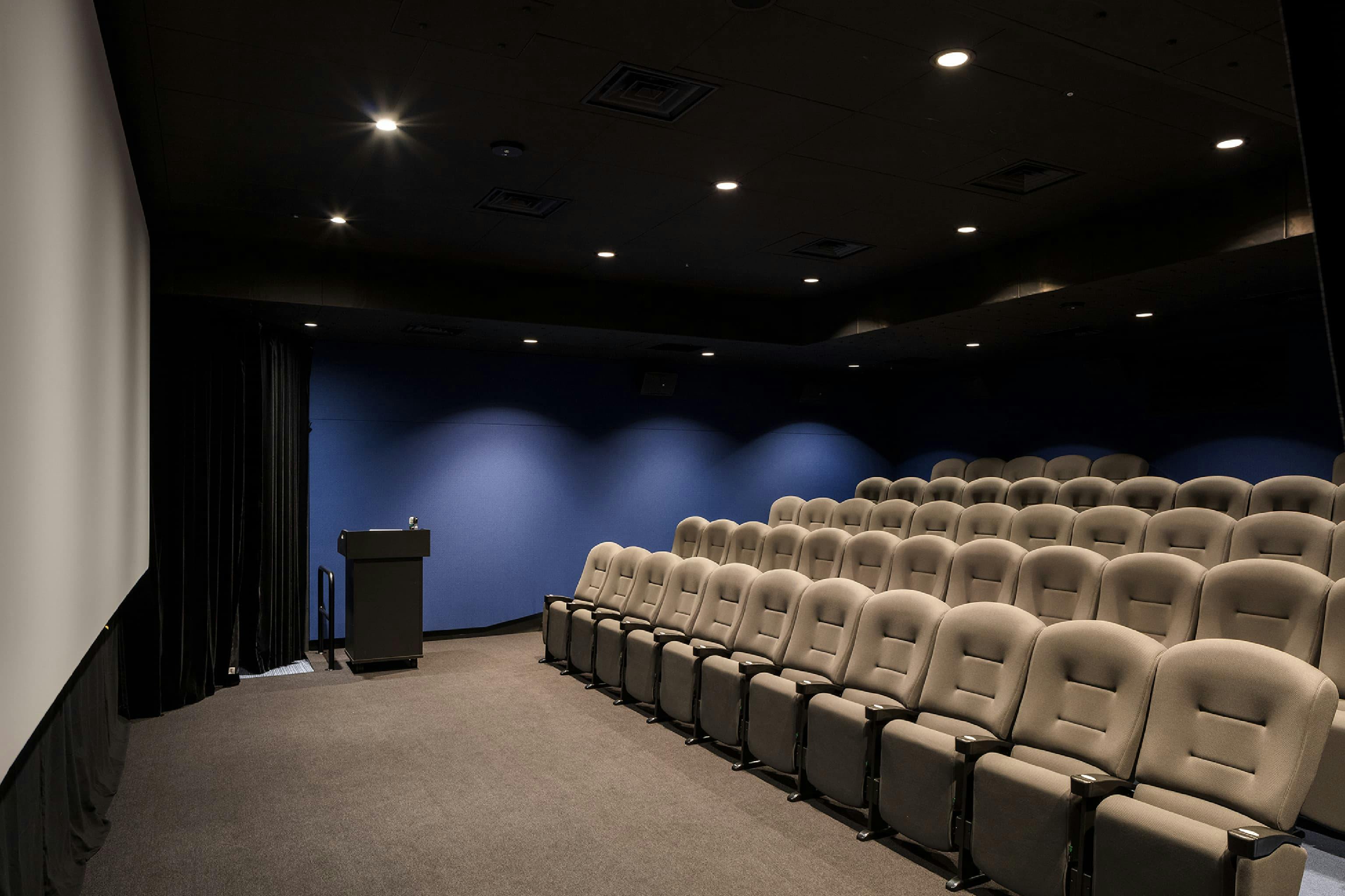 <em>9階 試写室</em>  東映株式会社 様