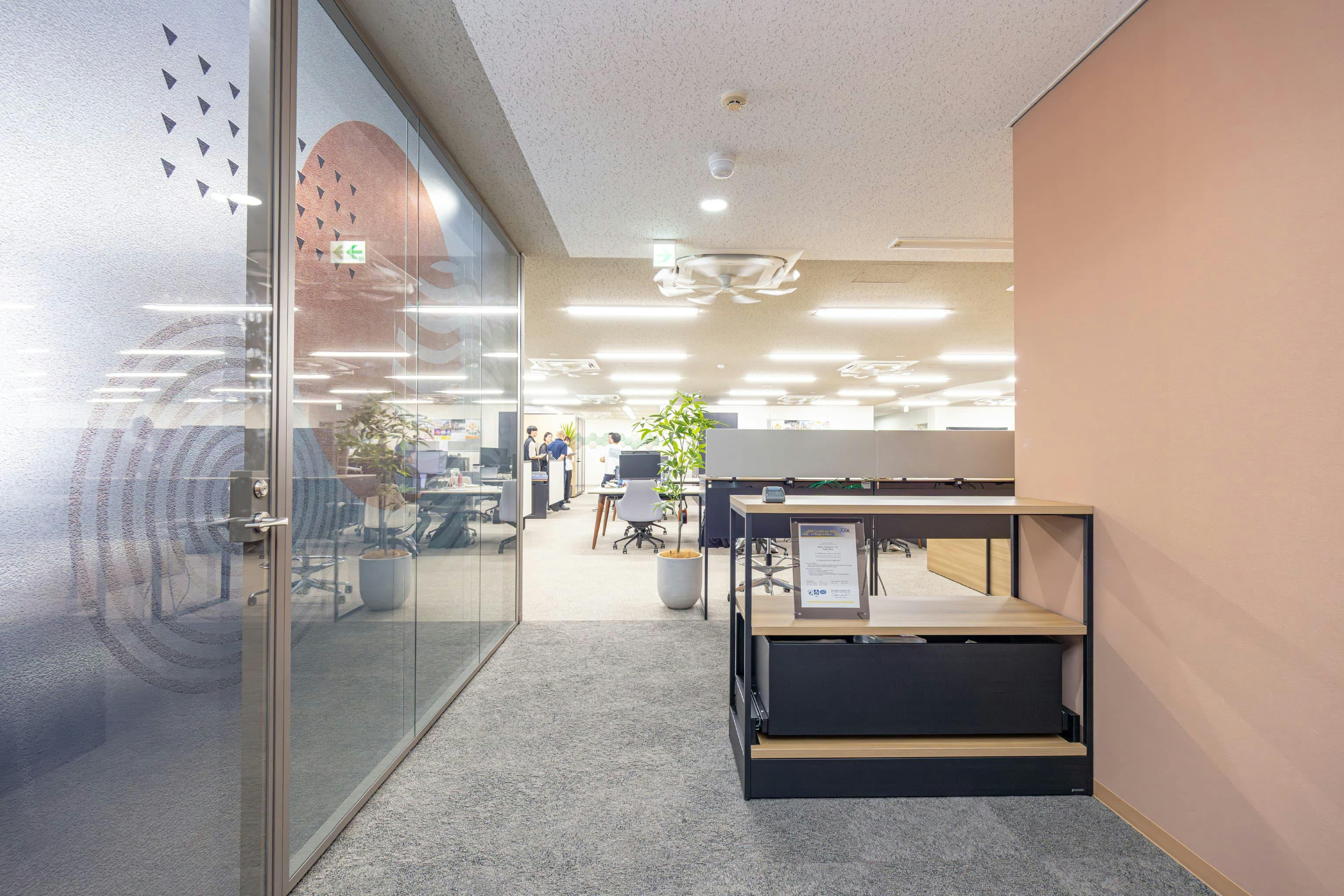 <em>エントランス</em> 日本ガスケット株式会社 様