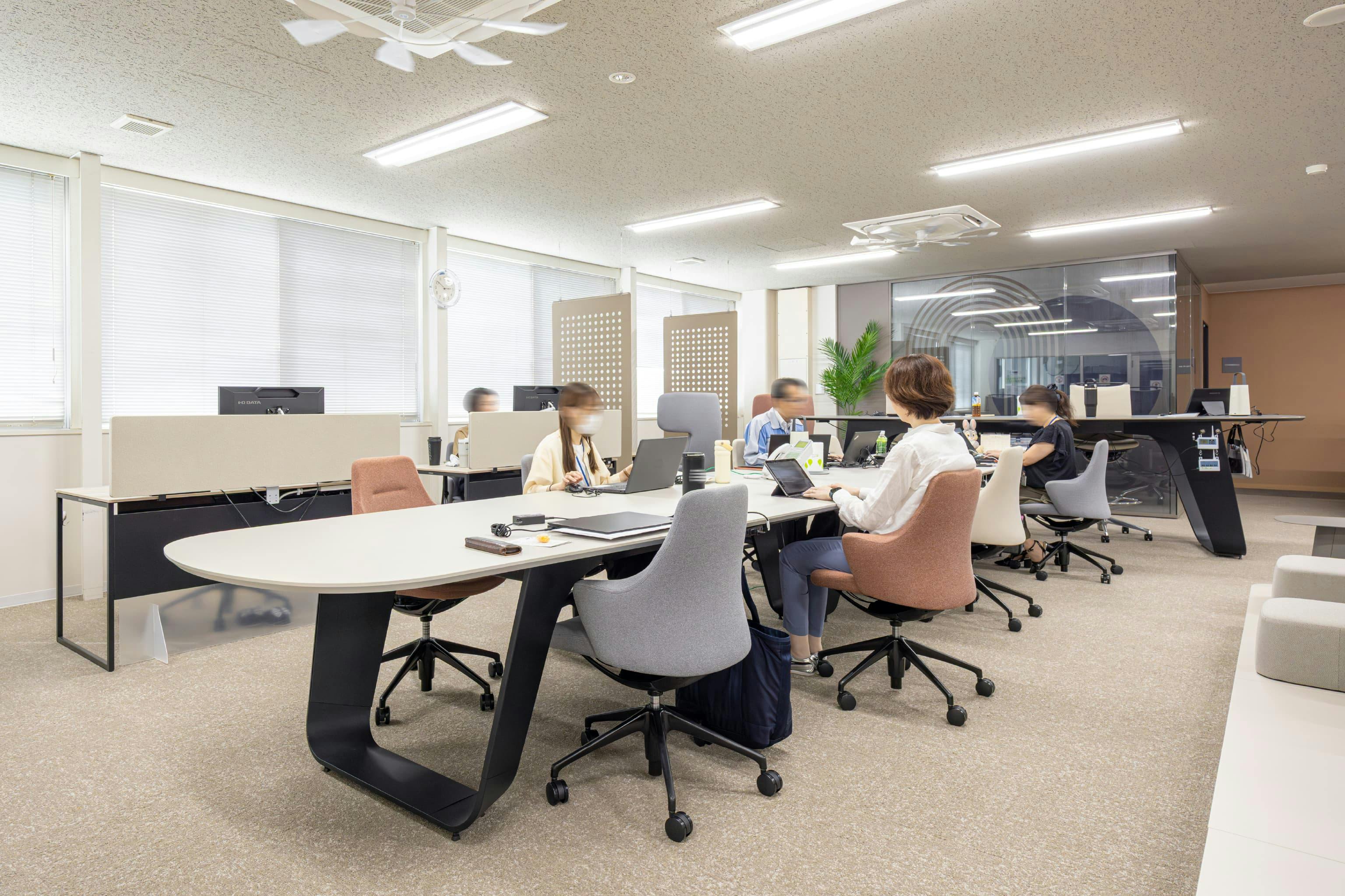 <em>執務エリア</em> 日本ガスケット株式会社 様