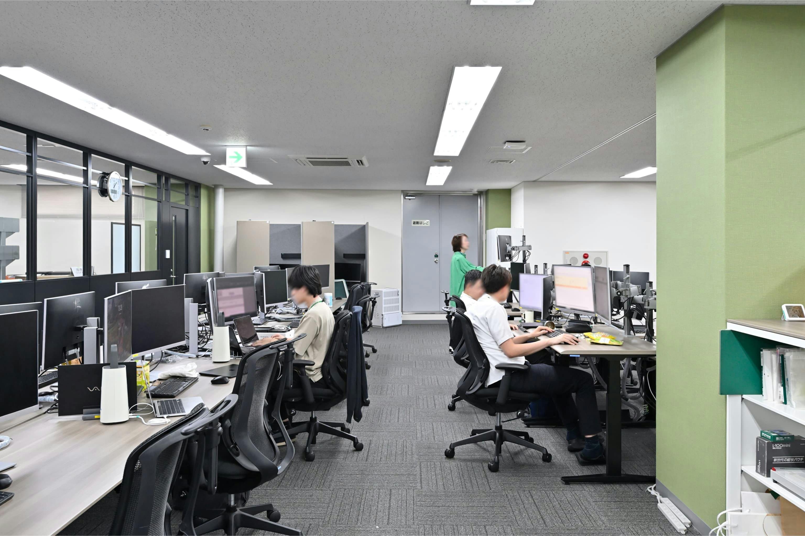 <em>執務エリア</em> 株式会社エスケイケイ 様