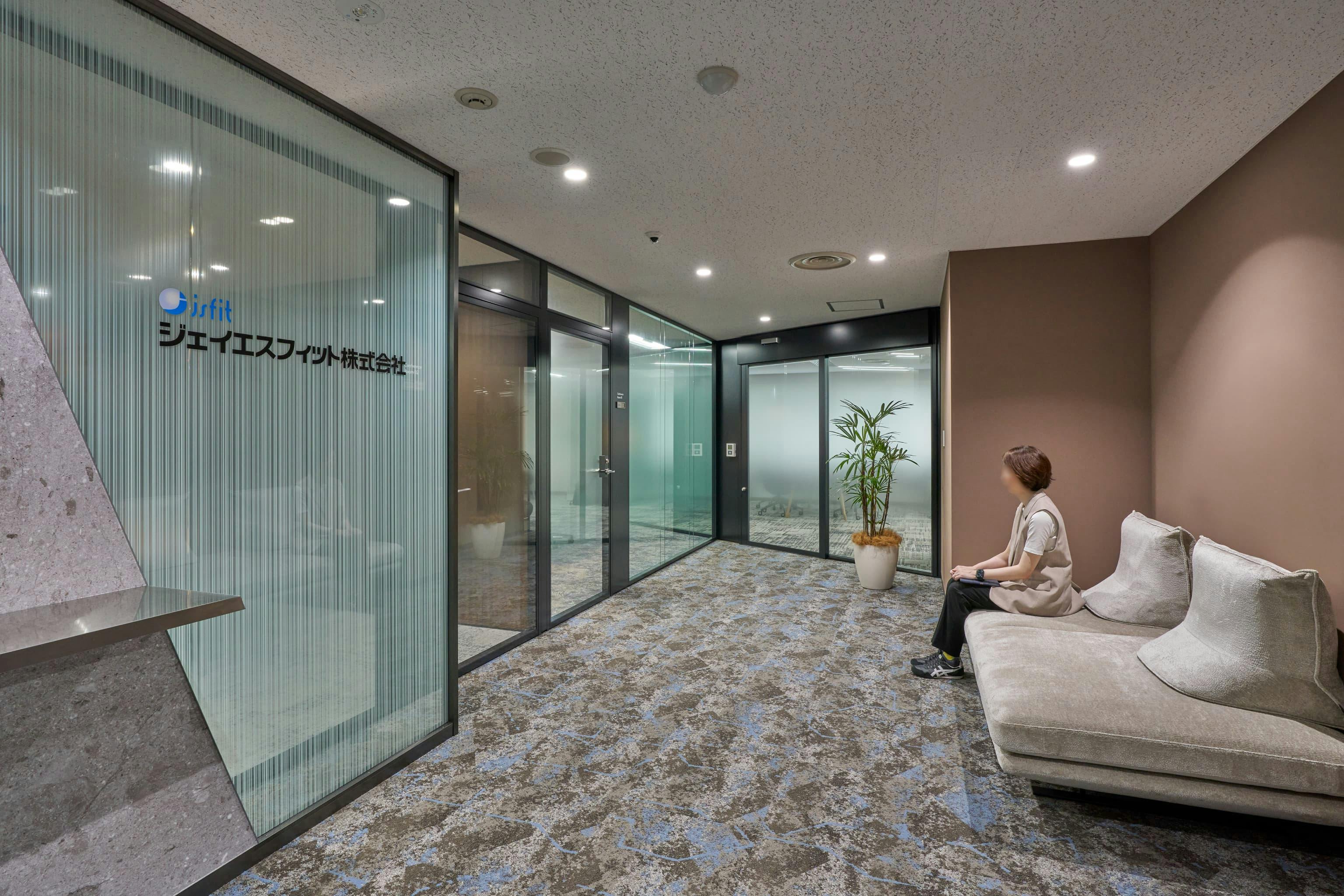 <em>5Fエントランス</em> ジェイエスフィット株式会社 様