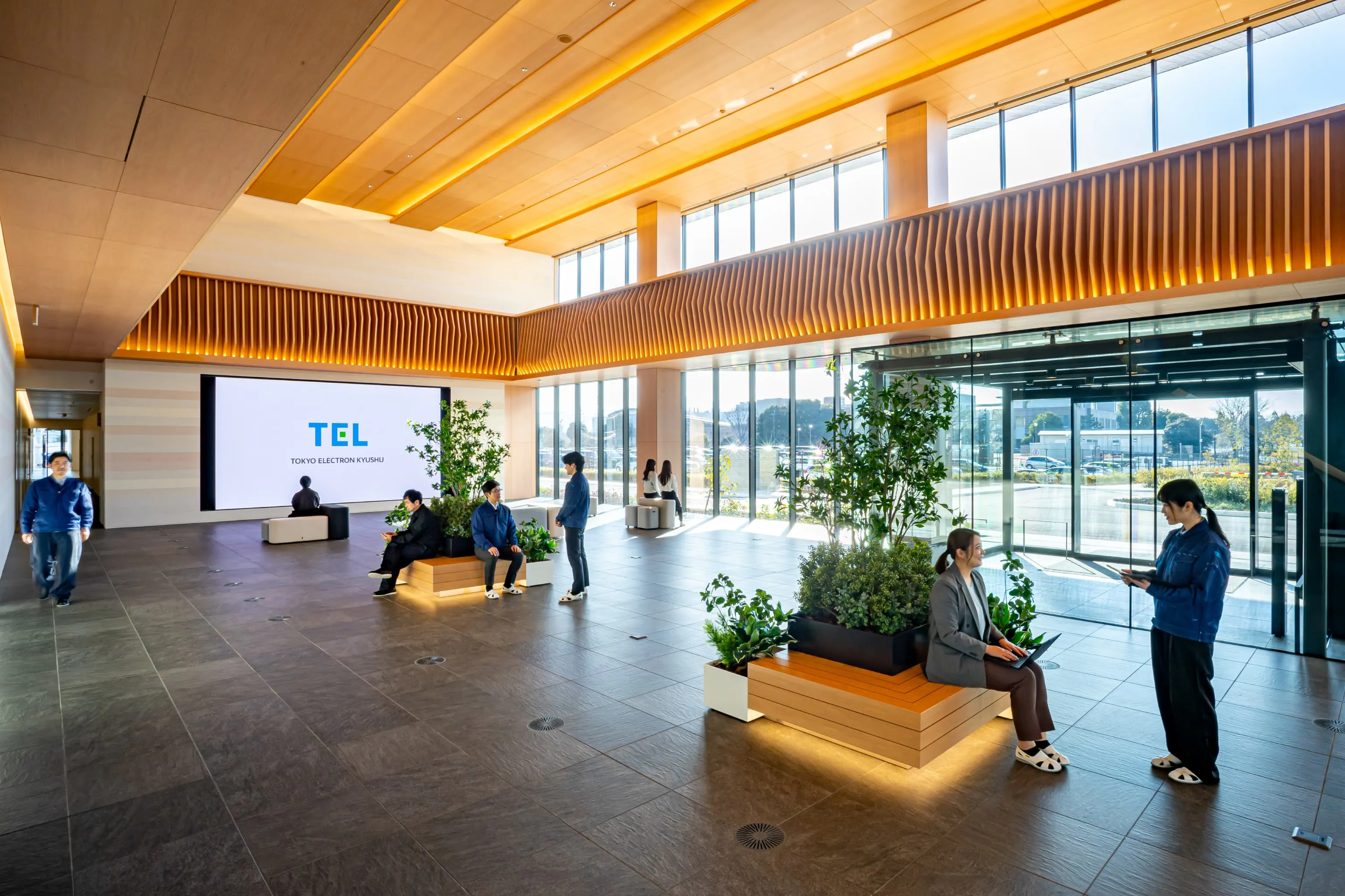 <em>1Fエントランス</em>  東京エレクトロン九州株式会社 様