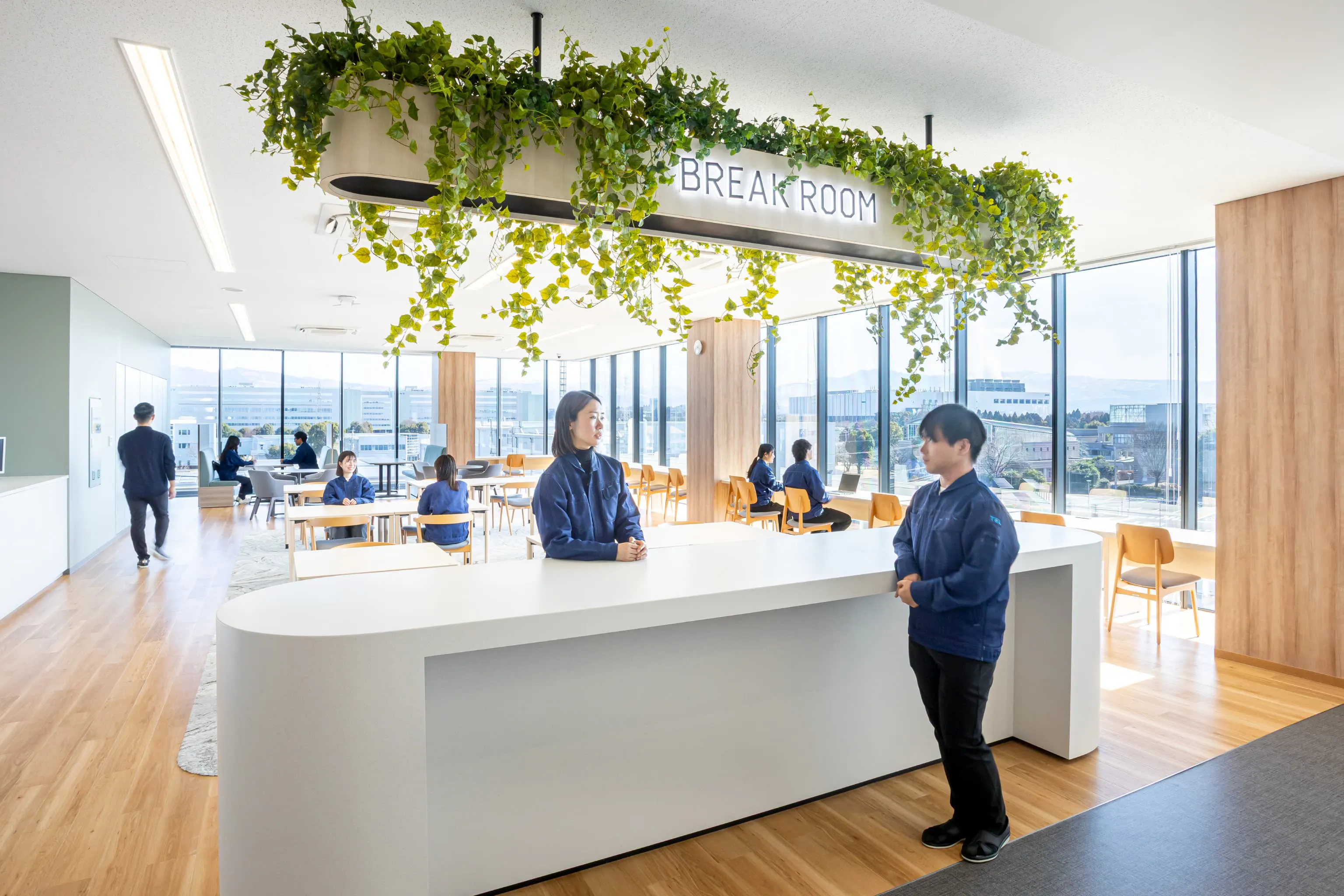 <em>2F休憩スペース</em>  東京エレクトロン九州株式会社 様