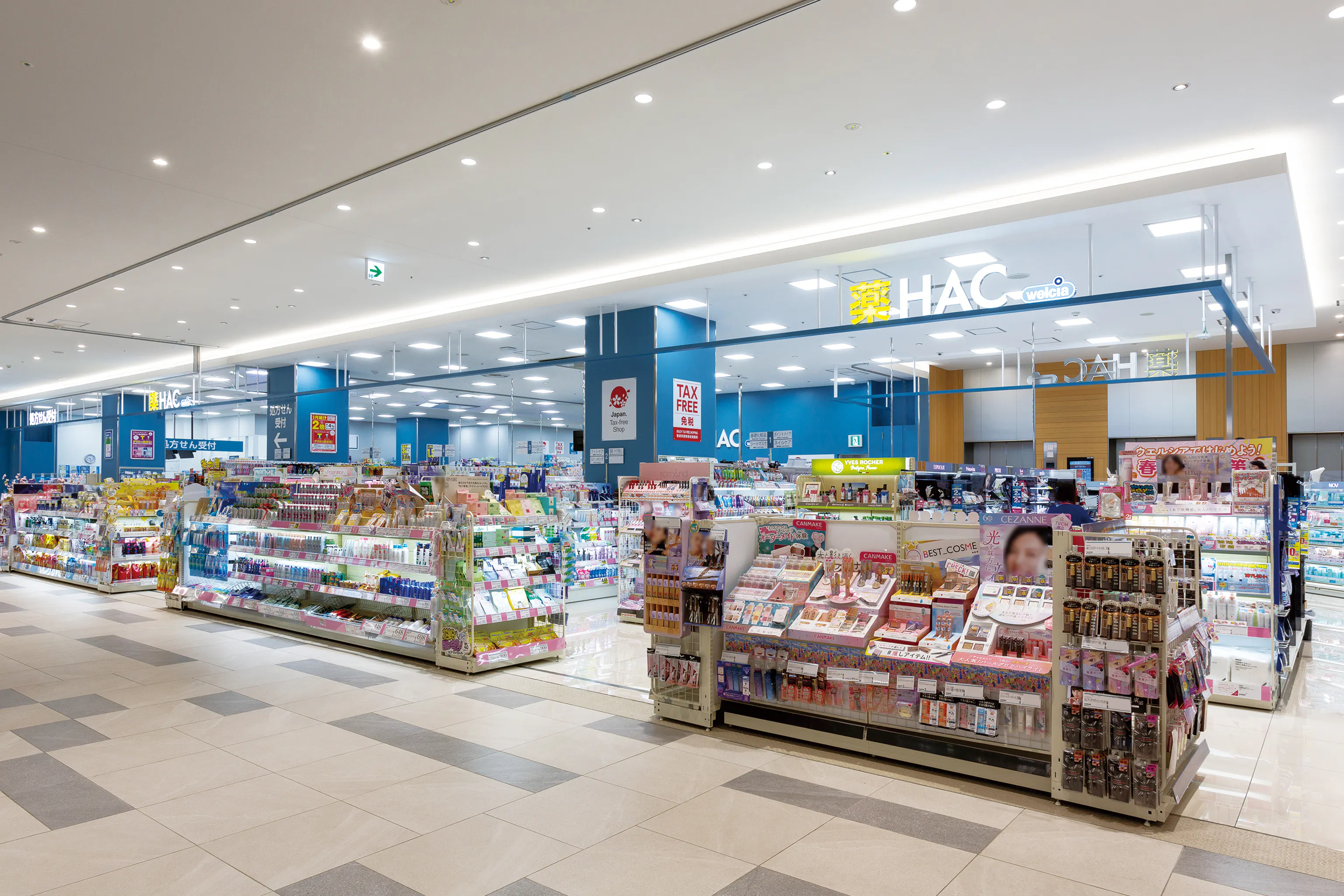 ハックドラッグ CeeU Yokohama店 | ドラッグストア | 店舗・商環境の事例・内装・デザイン・レイアウト | 株式会社オカムラ