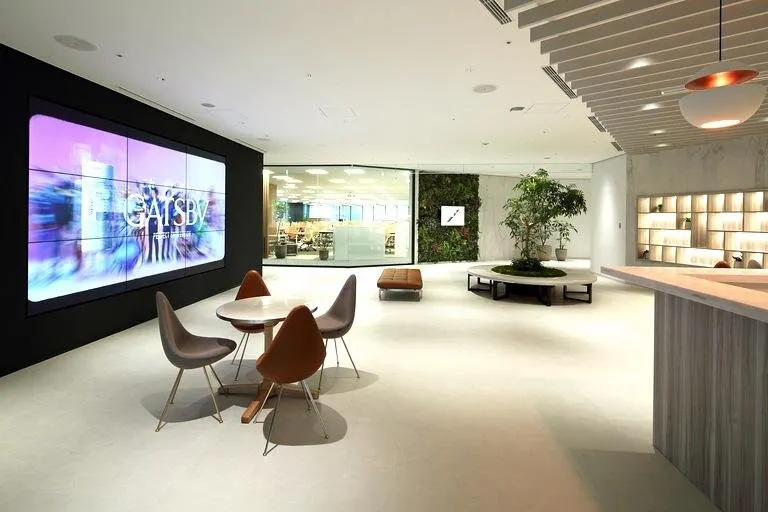 The screen wall